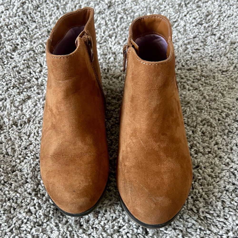 Cat & Jack girls boots. Size: 1